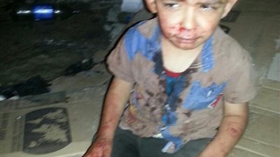 شير ضروري ..العثور على طفل مكتف الايدي والرجلين في صندوق زبالة