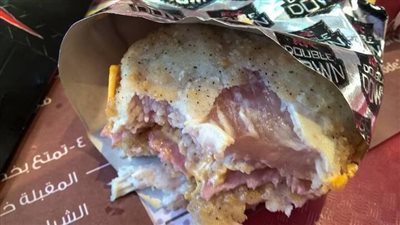 شاب يحكي تجربته السيئة مع فراخ كنتاكي ..طلعت مش مستوية من جوه