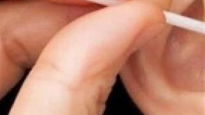 اذا اردت تنظيف اذنك احذر من استخدام اعواد القطن