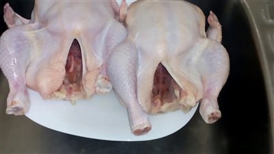 سيبك من اللي اتقالك 3 حيل بس مفيش غيرهم واتخلصي من رائحة الفراخ قبل طهيها