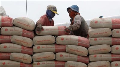 إيه اللي حصل في الأسمنت مش هتصدق سعر الطن وصل كام النهاردة