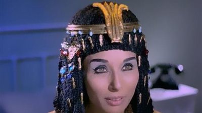 لبنى عبد العزيز تكشف سر إصابتها بـ لعنة الفراعنة