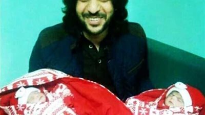 بهاء سلطان ينتظر مولوده الثالث وينشر صورته مع التوأمان