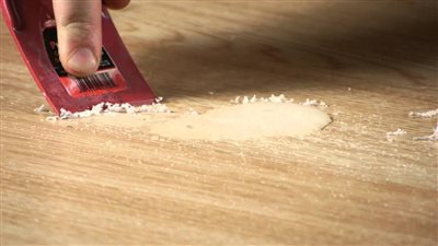 مش محتاجة غير مكواه طريقة عبقرية لإزالة بقع الشمع من السجاد في 4 خطوات