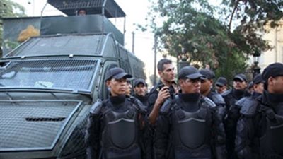 الداخلية العمليات الخاصة والمفرقعات والكلاب البوليسية لمواجهة دعاوى التظاهرة