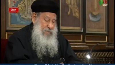 بالفيديو | مقاول كبيره يطلب من العمال غسيل ارجلهم وتعليق مفاجئ من ابونا مكاري يونان