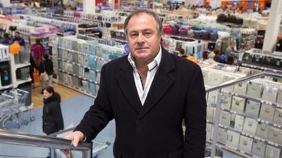 اذا كنت لا تجيد القراءة والكتابة يمكنك أن تصبح ملياردير ..تعلم من هذا الملياردير البريطاني