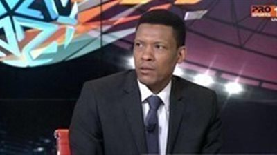 مذيعي الأم بي سي سبورت يضحكون بشدة على زميلهم في البرنامج