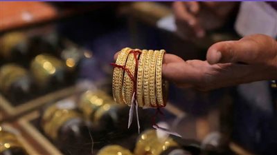 الأصفر سعره طالع نازل في محالات الصاغة شوف الجرام وصل لكام النهاردة بعد التحركات الجديدة