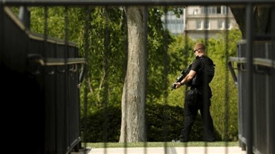 مشتبه به في سطو يحاول الاختفاء في البيت الأبيض