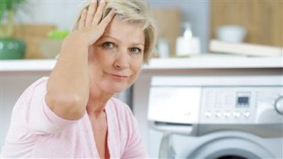 أخطاء قد ترتكبيها أثناء غسيل الملابس تغير لونها