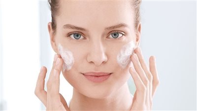 الحوامل تستخدمه بحذر مكون واحد لترطيب البشرة وتفتيحها