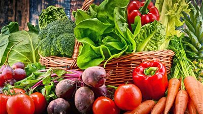 15 جنيه وهات طماطم وبطاطس أسعار الخضروات والفاكهة اليوم