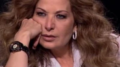 الفنانة رغدة الموالية للنظام السوري لأصدقاء صفحتها..همسح بكرامتكم الأرض