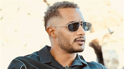 رمضان يشوق جمهوره لأغنيته الجديدة بجمل في شوارع فلوريدا