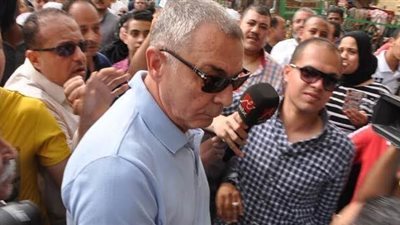 بالصور ..مدحت صالح ومحمود حميدة وأحمد السقا في جنازة وائل نور