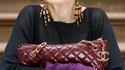 بالصور ..عارضة ازياء ولكنها تبلغ من العمر 80 عاماً ..السر هو حبها للحياة