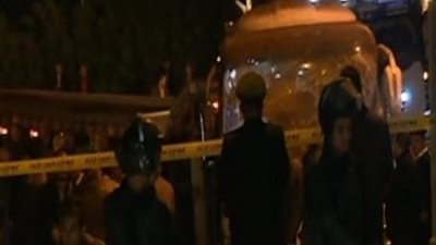 بالفيديو عاجل | شاهد ما يفعلة قوات الجيش والشرطة فى موقع حادث العمل الارهابى الذى استهدف اتوبيس سياحى فى الهرم .. وهذا ما يحث من موقع الحادث بالتفاصيل