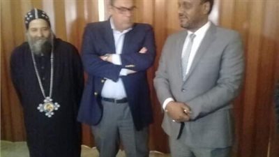 تيجانا يهدي سفير مصر في إثيوبيا درع وفانلة الزمالك