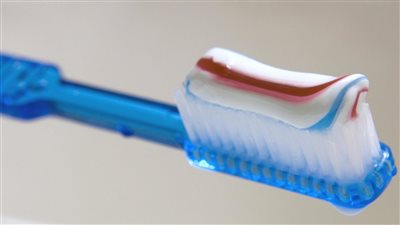 إذا نسيت غسيل أسنانك يوميا يحدث أضرارا خطيره احذرها