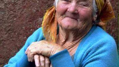 سيده عجوز كانت تتردد بصفه مستمره على احد الكنائس. وفجأة انقطعت عن الذهاب