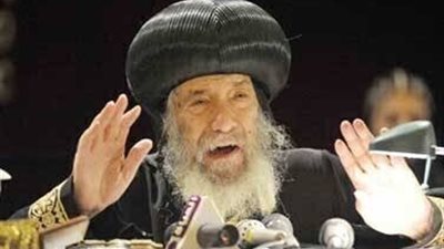 رد البابا شنودة على واحد قاله البنات بتلبس لبس وحش و بتجبلنا الكلام و انا غصب عني ببص عليه 1077141