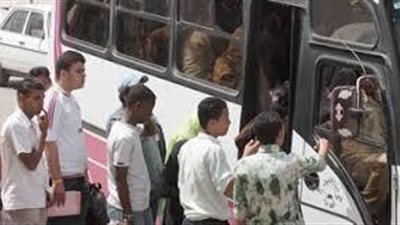 كنت مروحة من الكلية ومكانش ف الاتوبيس غير واحد ف الكرسي ورايا وست وراجل كبار ف اول الاتوبيس وحسيت بأيد تحتي 1077195