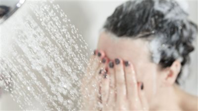 خطأ شائع تفعله أثناء الاستحمام يسبب مخاطر صحية غير متوقعه