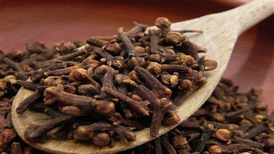 استخدام القرنفل قبل النوم لمدة 5 دقائق بهذه الطريقه سيدهشك