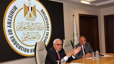 التعليم تحسم الجدل حول حذف أجزاء بمناهج الفصل الدراسي الثاني