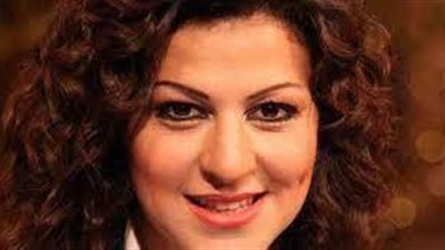 دينا عبد الكريم عبر الفيسبوك من سنة تقريبا شفت ست واقفة على سور البلكونة بتحاول تنتحر الجار اللى ف الشقة اللى فوق ( اقرب حد ليهم) طلع موبايل وفضل يصور