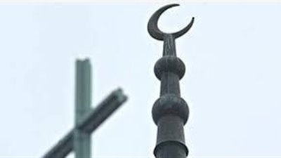 شخص عبر الفيسبوك يكتب لو لم يفهم المصريون مسلمون ومسيحيون أن أديانهم صناعه بشريه وليس لها علاقه بالسماء فلا أمل فى الخروج من الكوارث