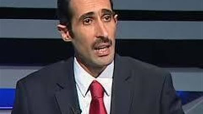 مجدى الجلاد ينشر صورة خطوبة ابنة عبر تويتر