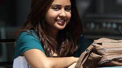 سالي بنت صغيرة عندها 25 سنةخريجة كلية فنون تطبيقية كانت عايزة تترهبن وتعيش مع المسيح ولكن والديها رفضوا وهذا ما حدث