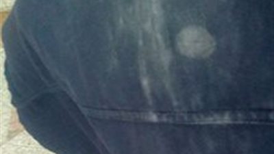 كنت راكبة الباص الأخضر الصغير دا فالكرسي الاولانى ..المهم طلعت وحدة فالعشرينات كدا رفيعة لابسة عباية سودا ولقيتها اتحشرت جمبي لقيتها عمالة تتدخل ايدها فجيبها وتطلعها بطريقة غريبة كدا ! 1083133