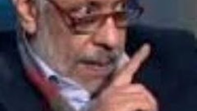 بعد نشر ال cnn اخبار مغلوطة بخصوص حادث الطائرة المصرية تعليق ساخر من نبيل الحلفاوى هوه الطيار انتحر ولاّ الحمام طلّع دخان؟