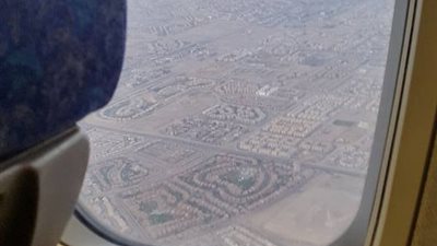 اخر مره ركبت طياره كانت من اسبوع اول ما الطياره طلعت بدأت شوية مطبات هوائيه تحصل