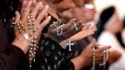 في احدى دول امريكا الجنوبية واجه المؤمنون اضطهادا امسك احد الضباط والجنود بعض المسيحيين ثم طلبوا من اثنين منهم انه اذا ارادوا ان يبقوا على قيد الحياة، عليهم ان يبصقوا على الكتاب المقدس