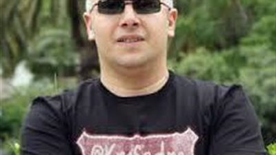 صحفى عبر تويتر السلطة استجابت لحالة الهياج الشعبى وتعرية السيدة المسنة فى المنيا وقررت معالجة المصيبة بحبس الصحفيين الى اكتشفوا الحادثة