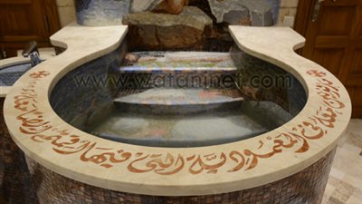 فيديو لكاهن يصفع رضيعاً يبكي قبل عماده .. يثير موجة استياء شديدة.