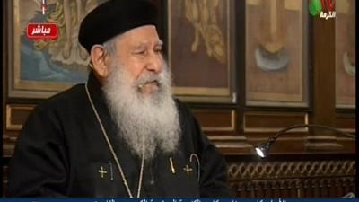 بالفيديو | شاهد اجابة ابونا مكاري علي سؤال هل ربنا ممكن يقبل عطايا من شخص خاطي ام لا؟!