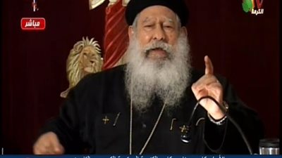 بالفيديو | سؤال هام جدا من سيده غير مسيحية وابونا مكاري الكل يركز معايا ويديني ودانه ويجيب بطريقة رائعه يبسط ايماننا