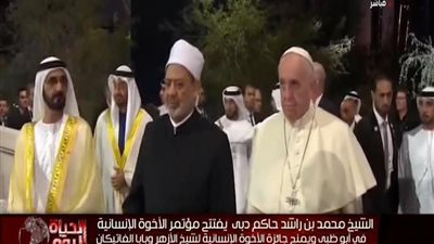 بالفيديو | شاهد شيخ الازهر وبابا الفاتيكان في اكثر من صورة معأ وشئ يحدث بينهم لاول مره وهديه من بن راشد لهم وكلمة رائعه جدا ونبيلة مكرم تعلن ممثل البابا تواضروس