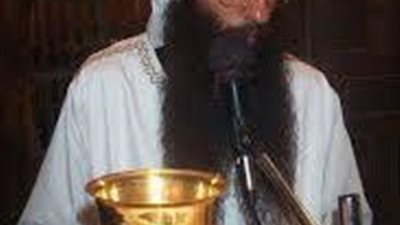 الانبا مكارويوس مثال للراهب الصامت ..تخرج من أمامه وانت مقتنع انك احسن منه..اجمل تأملات ابونا سمعان الانبا بولا عنه