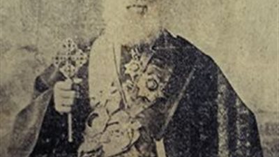 البطرك ينحني لراهب !