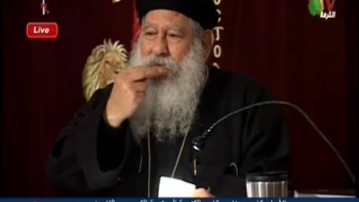 بالفيديو | زوجة تشكو ابونا مكاري زوجي يدخن سجائر وشيشه وشاهد ماذا يقول ابونا مكاري عليهم وماذا جرب زمان وهو صغير وينصح الجميع