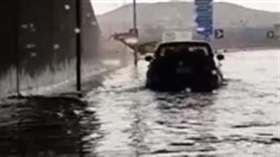 بالفيديو.. الفنانة بشرى تغرق بسيارتها في مياه الأمطار