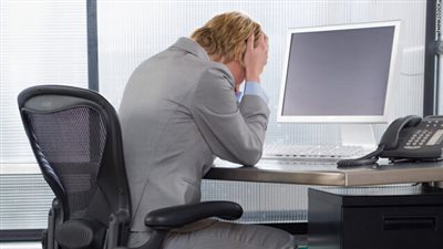 انا اسقط كل يوم في الخطية بسبب ارتباط عملي بالانترنت واتعرضي الي ( المواقع الإباحية ) والكنيسة ترد علميا ودينيا