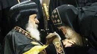 لماذا نقبل يد الاب الكاهن ؟