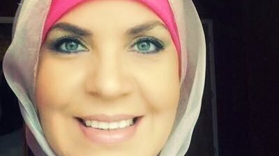 الاخوانية ايات العرابى كتبت عبر الفيسبوك أنا لا اؤمن بما يسمى بالقضاء في مصر بالنسبة لي, الراقصات في الملاهي الليلية اكثر شرفاً